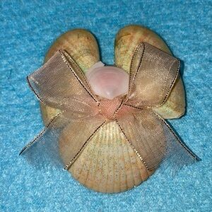 ANGEL SHELL Brooch Pin vintage handmade shimmery glittery NEW